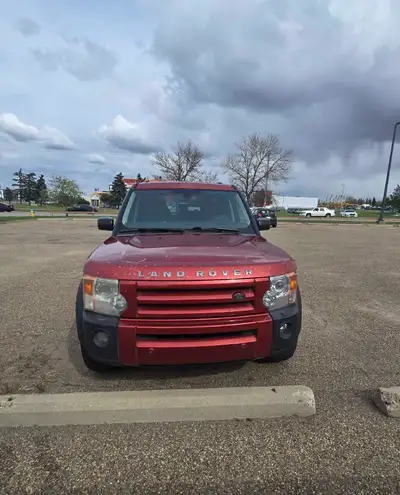 This is a used Land Rover Discovery with a V8 engine, offering both power and luxury. It's a great S...