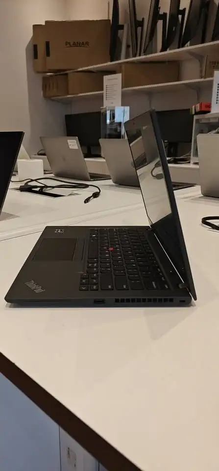 Lenovo ThinkPad T14s Gen 2 – Ryzen 5 / 16GB / 256GB SSD in Laptops in Markham / York Region - Image 3