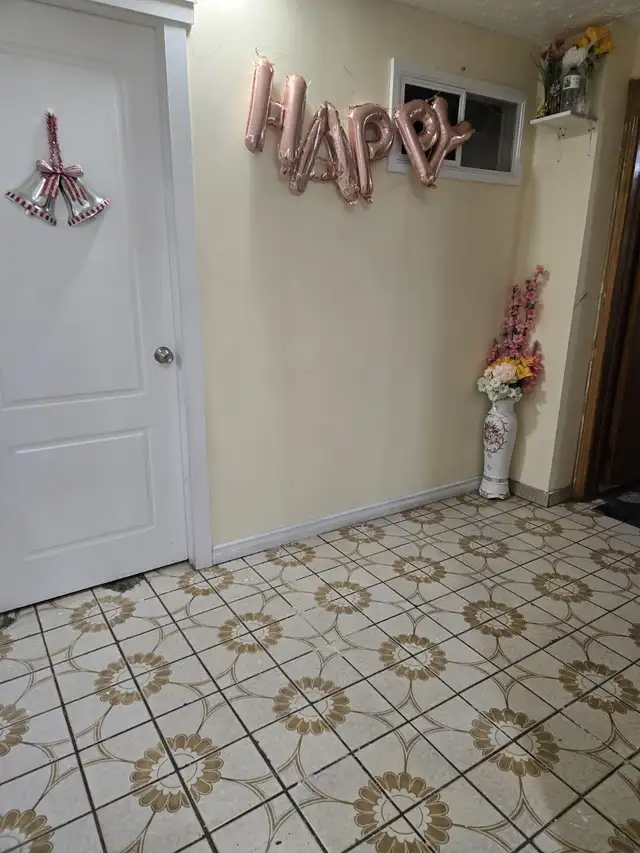 FULLY FURNISHED ROOM IN BASEMENT IN MALTON ONLY FOR GIRLS in Room Rentals & Roommates in Mississauga / Peel Region - Image 13