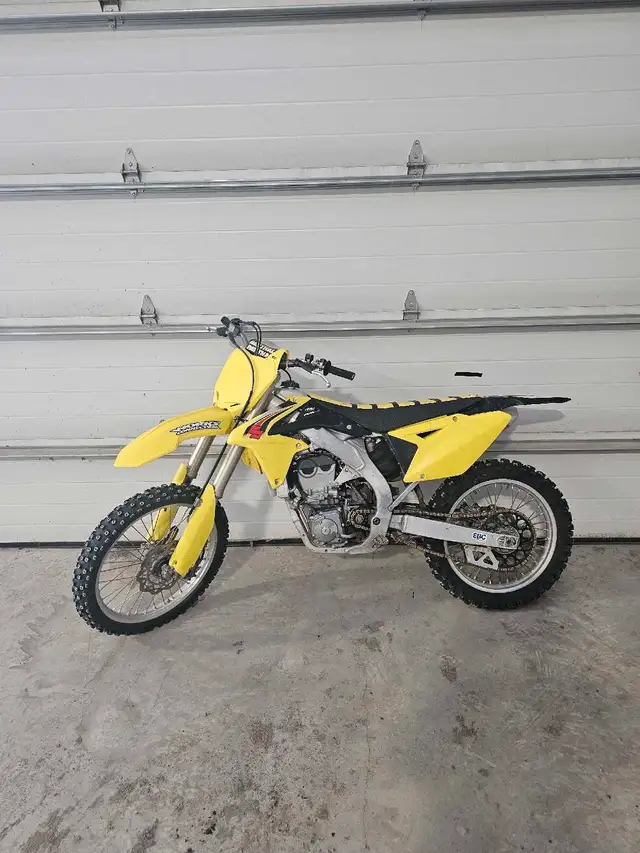 2015 suzuki RMZ450 in Dirt Bikes & Motocross in Winnipeg - Image 2