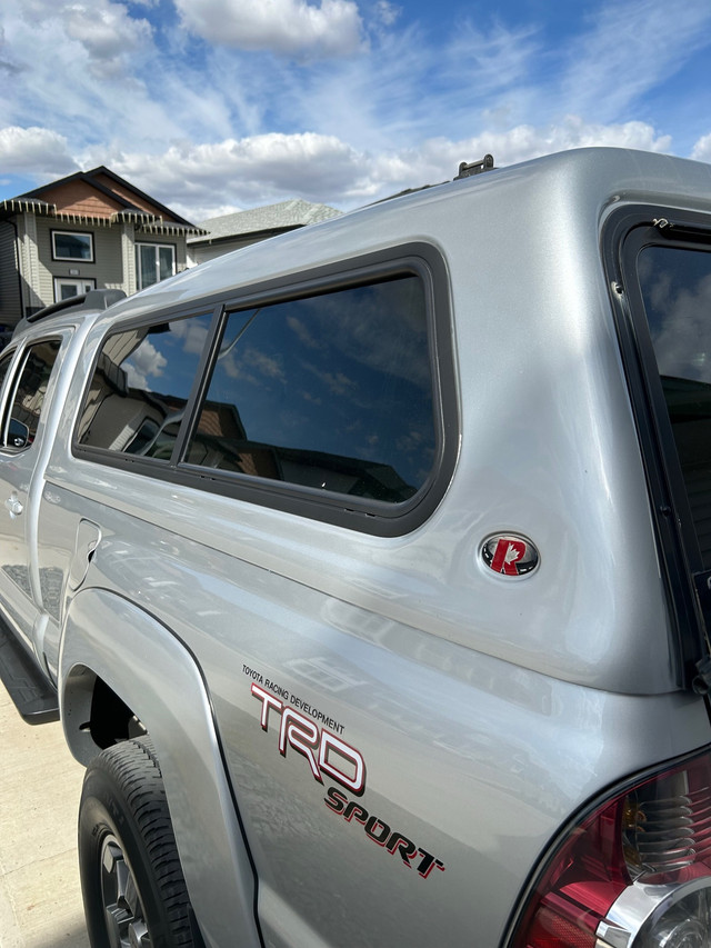 2005-2015 Tacoma Fibreglass Box Topper in Cars & Trucks in Saskatoon - Image 2