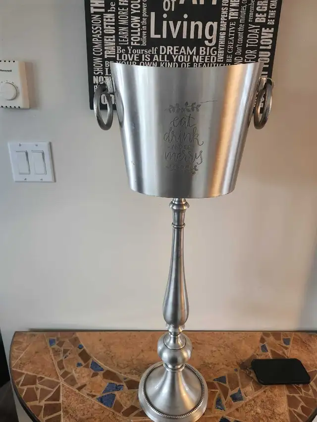 Stainless Steel Bottle Chiller  in Home Décor & Accents in Gatineau - Image 2
