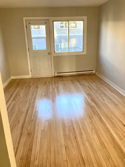Villeray - H2E1P3 - juillet ou avant - Beautiful and spacious 4 1/2 with two closed bedrooms located...