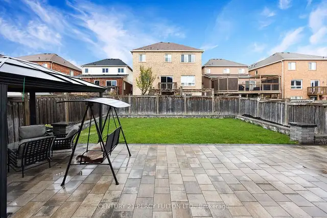 Bright and Stylish Detached Home with 5 Bedrooms in Oshawa!62863311308291121
