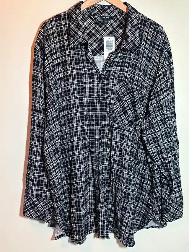 Torrid NWT Black & White Plaid Button-Down Shirt - Size 3X