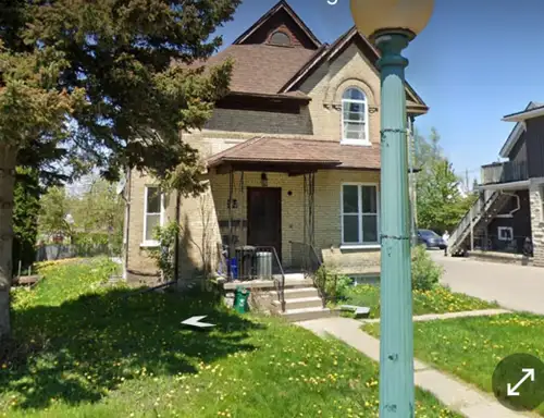 Gorgeous sun filled upstairs apartment for rent. 9 foot ceilings. Granite kitchen counters with stai...