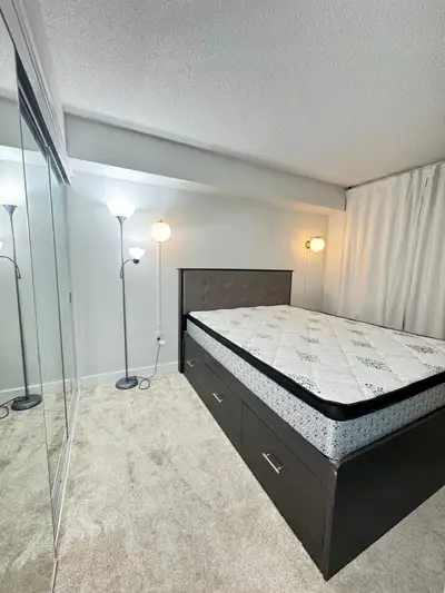 Apartment 1 Plus Den, Including Parking and Internet