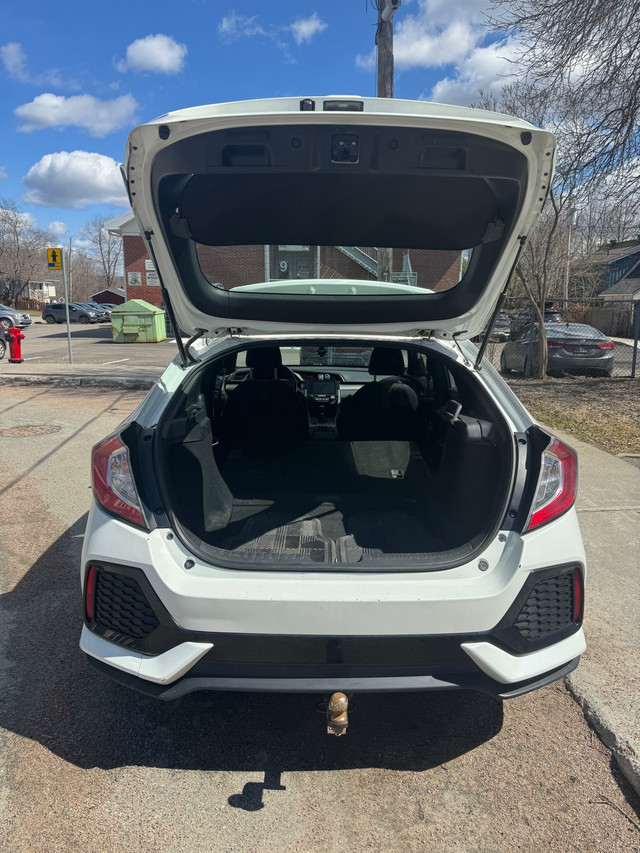 HONDA CIVIC 2018 Bas mileage / hatchback manuelle dans Autos et camions  à Ville de Québec - Image 3