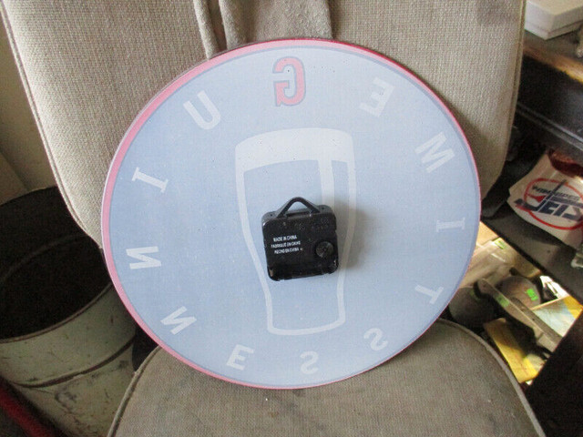 1990s GUINNESS TIME GLASS FRONT WHISKY CLOCK SIGN $30. VINTAGE in Arts & Collectibles in Winnipeg - Image 2