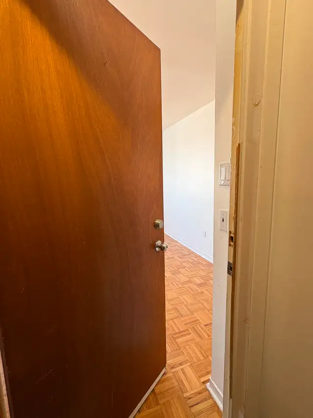 TRES GRAND 4 1/2 à louer à Vimont à Laval