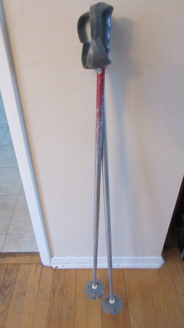 Downhill aluminum ski poles 97cm in Ski in Ottawa