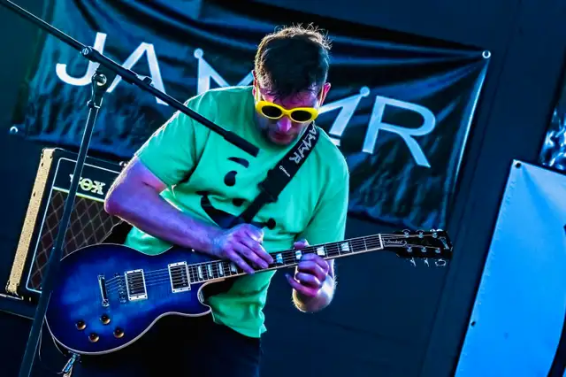 Lead Guitarist looking for a band.