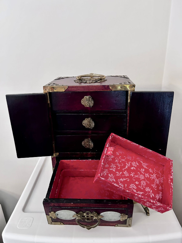 Vintage Chinese Jewelry Box in Arts & Collectibles in Markham / York Region - Image 3