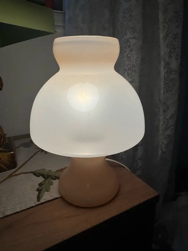 pink vintage mushroom light in Indoor Lighting & Fans in Mississauga / Peel Region - Image 2