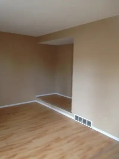 Amazing 3bdr Townhome near Century Park Lrt in Sw Edmonton