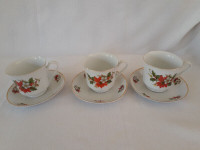 christmas teacups and saucers (3)