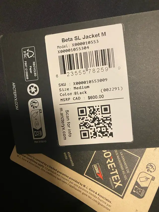 men's Arc'teryx Beta SL Jacket in Men's in Markham / York Region - Image 8