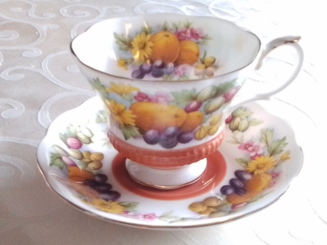 FINE BONE CHINA CUP SAUCER - DORSET, COUNTRY FAYRE, ROYAL ALBERT in Arts & Collectibles in City of Toronto
