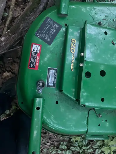 Tondeuse 62D on ramp. (PTO power) Raison de la vente: nous avons changer de tracteur. Demande: 2 800...