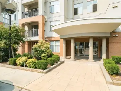 2 Beds+DEN, 2 Baths Apartment