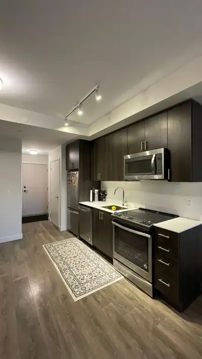 This i one bedroom condo right across from the super store snd shopping mall.It come with 6 applianc...