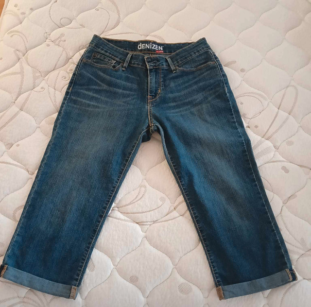 Denim capri dENIZEN from Levi's bleu, taille 8 dans Femmes - Pantalons et shorts  à Laval/Rive Nord