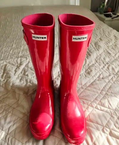 Hunter tall boots, coral red, size 5, View more