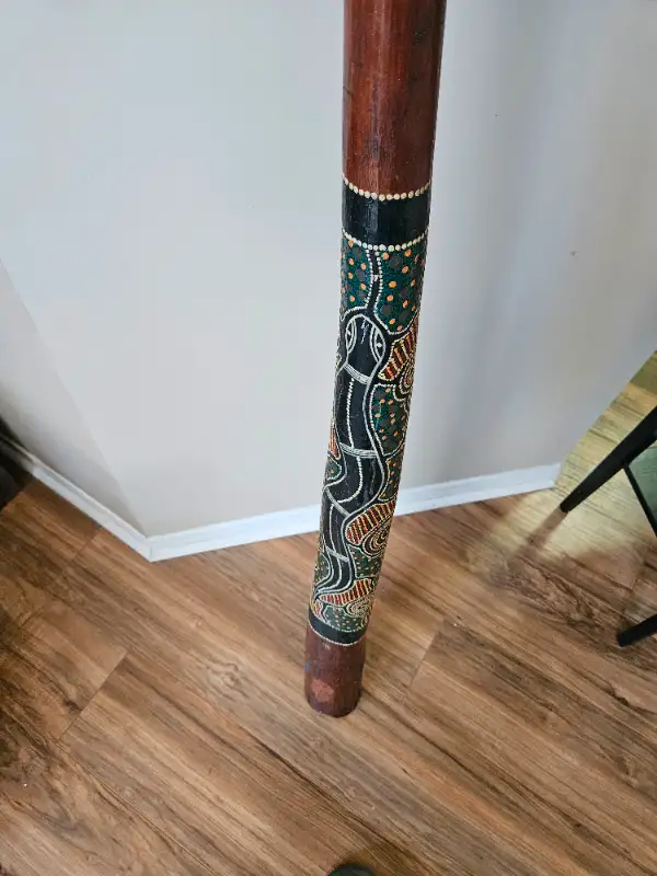Indonesian teak Digiridoo. Authentic Indonesian hand painted art in Woodwind in Oakville / Halton Region - Image 6