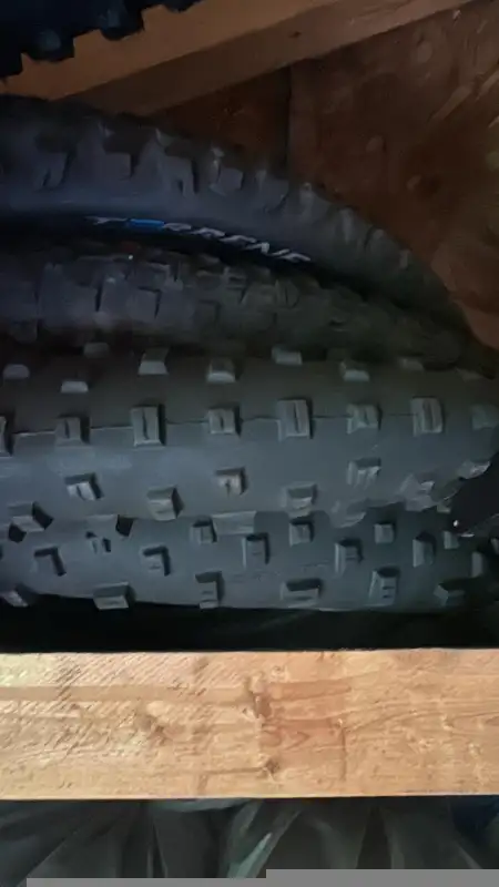 2x Schwalbe Jumbo Jim 26x4 tires in Frames & Parts in City of Montréal - Image 5
