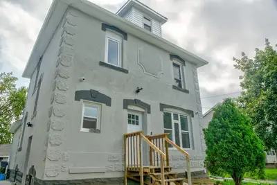 STUDENT RENTAL IN QUIET SANDWICHTOWN HOME **2 Bedroom Available September 1st** **Must have first an...