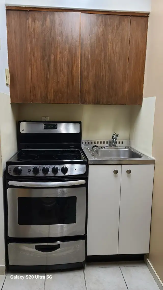 Bachelor suite near Kingsway Mall, NAIT Campus