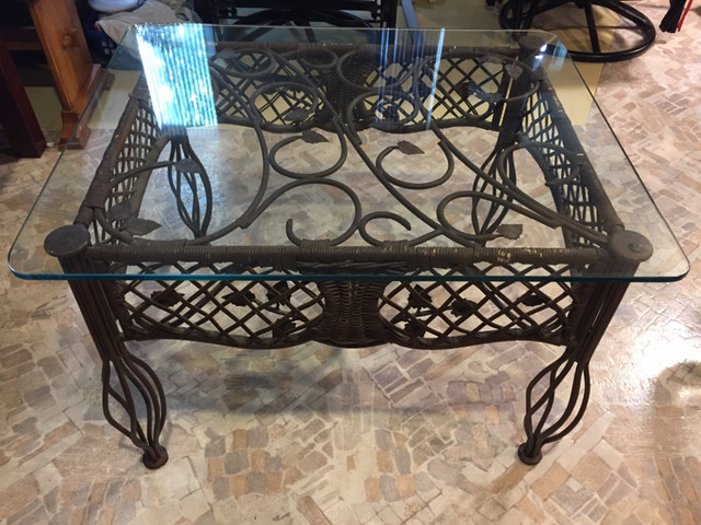 Table brune scintillante verre lourd vitre fonte dans Tables basses  à Lévis - Image 2
