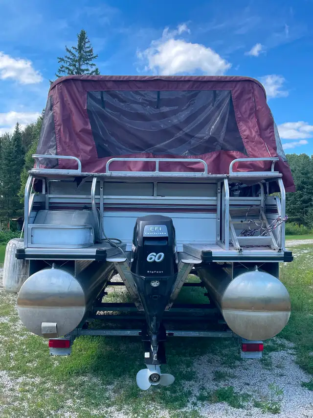 Pontoon boat-24 foot in Powerboats & Motorboats in Sudbury - Image 4