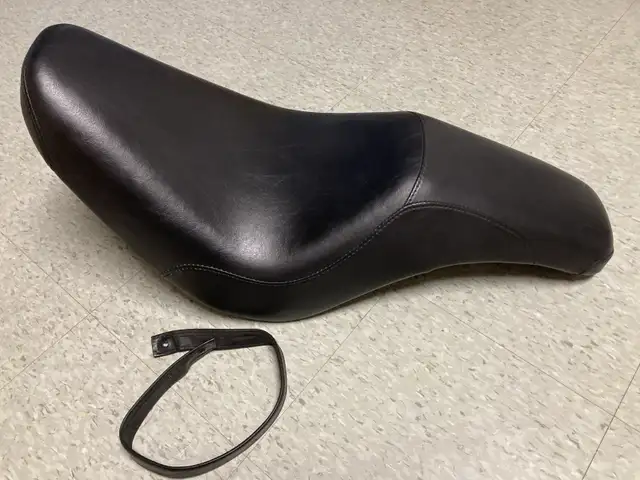 Original Seat from a 2007 Harley Davidson FXSTB in Motorcycle Parts & Accessories in Ottawa - Image 3