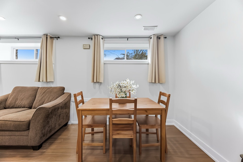 Furnished 1 bedroom basement for rent 4