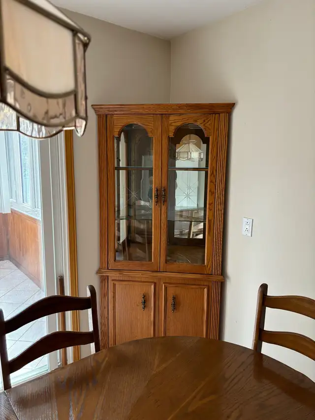Corner display cabinet  in Hutches & Display Cabinets in City of Toronto - Image 3