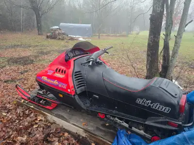 1995 Ski-doo Formula 583 Excellent condition. Low mileage-7538 km. Heated handle bars. Single seat w...