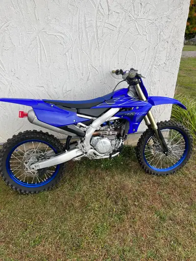 Mint 22’ YZ450f for sale. 19 hours total on the bike! Very well maintained. Comes with new renthal c...