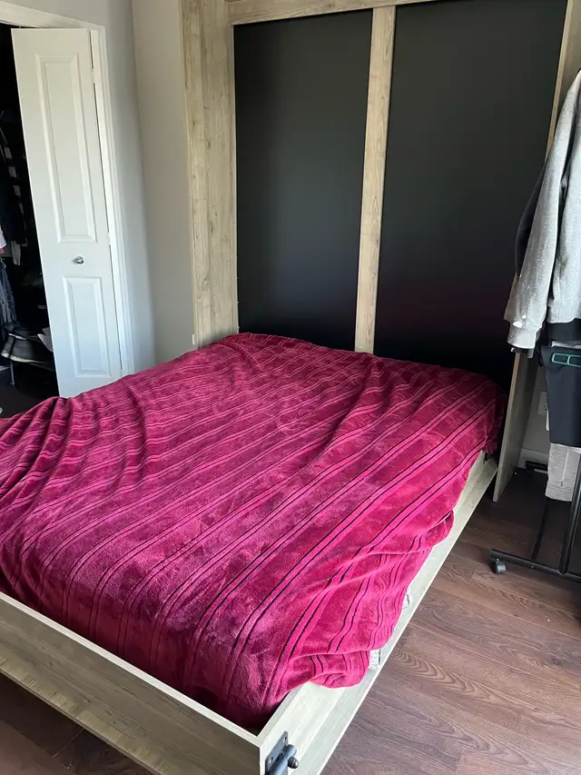 Murphy bed Queen size in Bedding in Gatineau - Image 4
