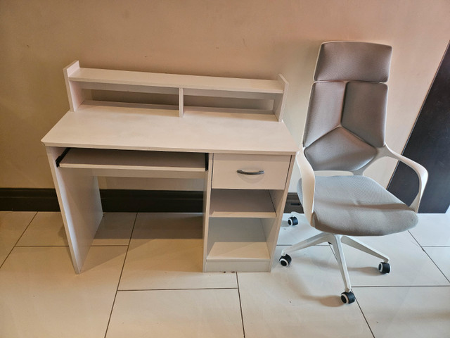 Bureau(maquilleuse) avec chaise 3 positions dans Bureaux  à Ville de Montréal - Image 2