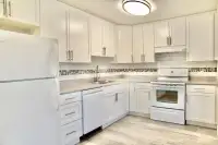 Newly Renovated 2 Bedroom Apt - Close to Century Park - June 1st