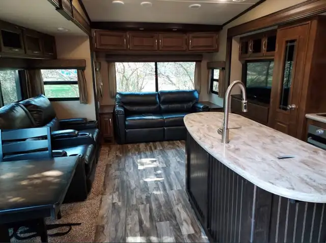 2019 Grand Design Reflection 337RLS in RVs & Motorhomes in Bridgewater - Image 4