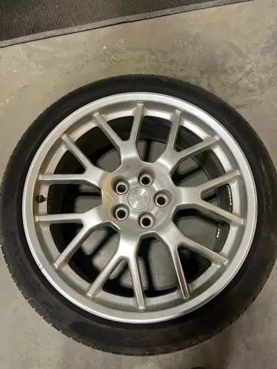 21” 5x120 21x8.5 front 21x9.5 Rear 1 rear has a little curb rash see pic Tires are not good