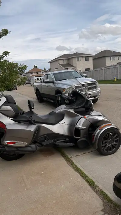 This pre-owned Can-Am Spyder offers a comfortable and stable ride with 63,602 km on the odometer, pe...