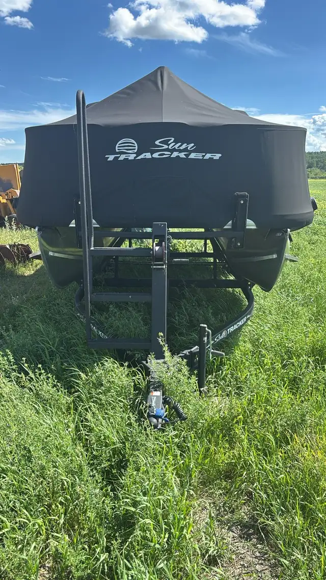 Pontoon Boat in Other in Regina - Image 5