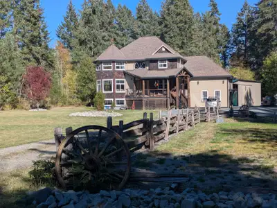 Some properties give you land. Others give you a shop. Others give you a real house. At 6091 Beaver...