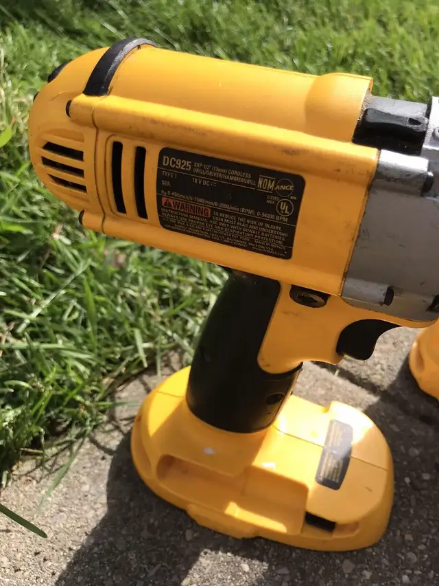 Dewalt drills, sawzall, flashlight,batteries, chargers in Hobbies & Crafts in London - Image 4