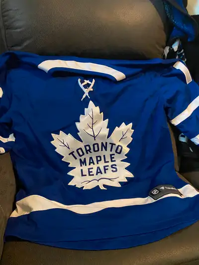Mitchell marner leafs hockey jersey never worn tags ripped off, View more