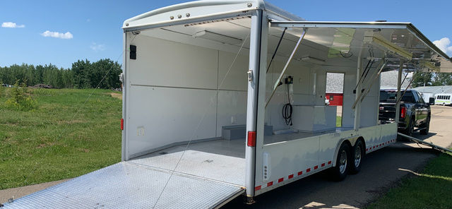 THE ULTIMATE TRAILER! 2006 WELLS CARGO 31' V-NOSE - LIKE NEW! in Cargo & Utility Trailers in Edmonton - Image 9