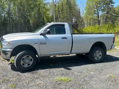 One owner 2017 ram 2500 Cummins 6 speed Manuel. 340000km. Def deleted with tuner, still have stock e...